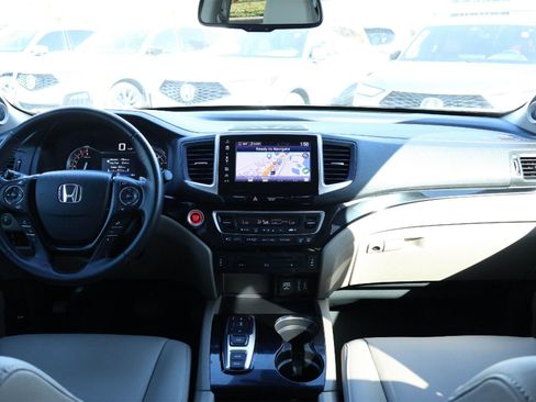 Used 2017 Honda Pilot Touring image 10