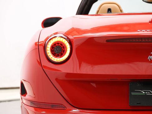 Used 2015 Ferrari California T image 58