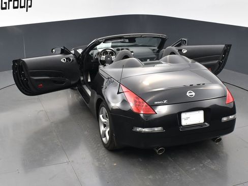 Used 2007 Nissan 350Z Touring RWD image 31