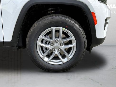 New 2026 Jeep Grand Cherokee Laredo AWD/4WD image 32