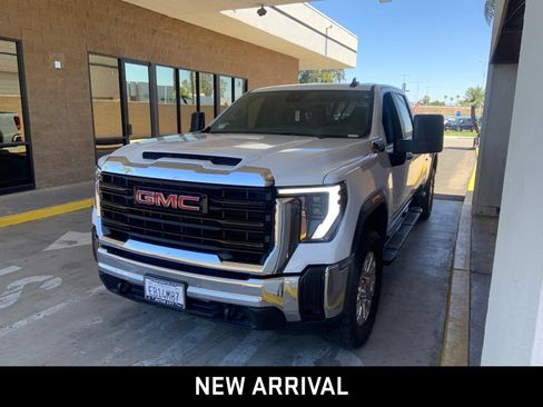 Certified 2025 GMC Sierra 3500 Pro AWD/4WD image 1