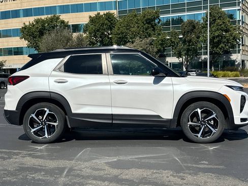Used 2023 Chevrolet TrailBlazer RS w/ Sun and Liftgate Package FWD image 3