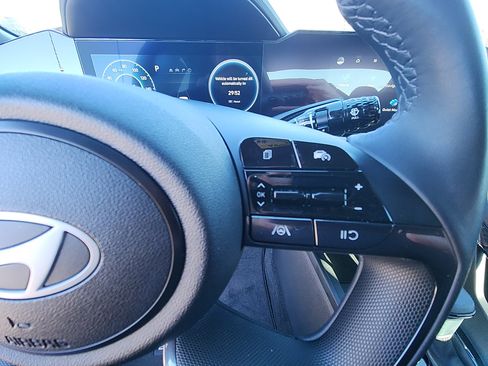 Used 2025 Hyundai Elantra SEL w/ Cargo Package image 19