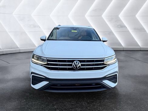 Used 2024 Volkswagen Tiguan SE AWD/4WD image 2