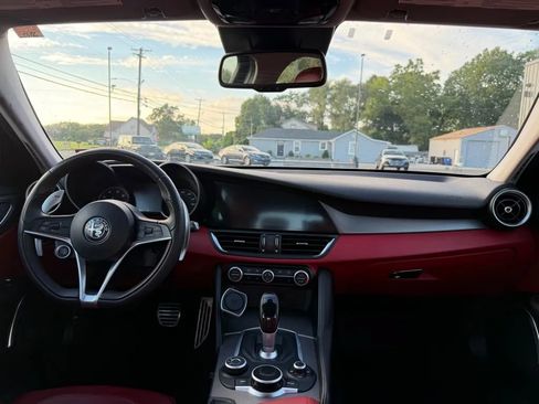 Used 2018 Alfa Romeo Giulia Ti Sport w/ Quick Order Package 22S Sport AWD/4WD image 9