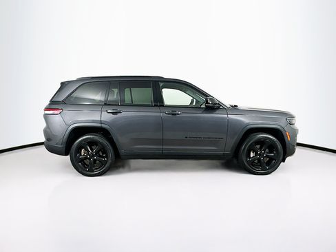 Used 2023 Jeep Grand Cherokee Altitude AWD/4WD image 10