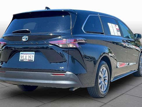 Certified 2025 Toyota Sienna LE FWD image 12