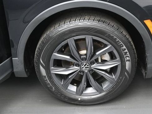 Used 2022 Volkswagen Tiguan SE AWD/4WD image 38