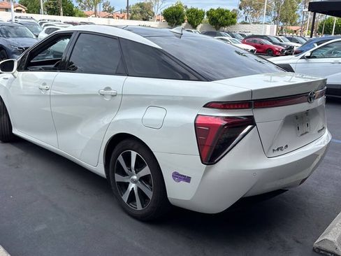 Used 2019 Toyota Mirai FWD image 7