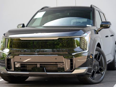 Used 2025 Kia EV9 GT-Line AWD/4WD image 3