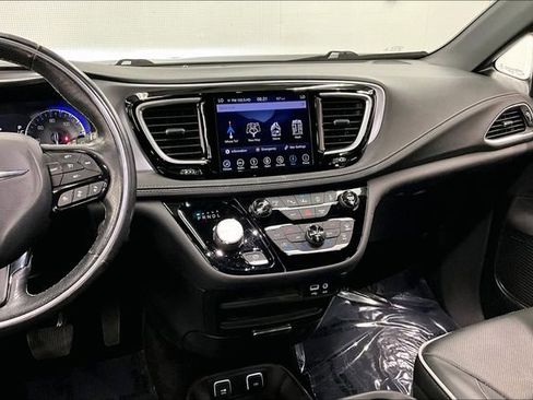Used 2018 Chrysler Pacifica Limited w/ Advanced Safetytec Group FWD image 7