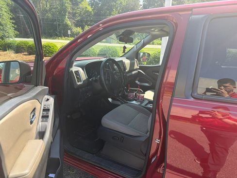 Used 2022 Nissan Frontier SV RWD image 13