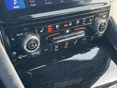 Used 2021 Jeep Grand Cherokee L Overland w/ Luxury Tech Group IV image 35