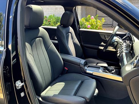 Used 2025 Mercedes-Benz GLB 250 4MATIC image 7