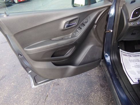 Used 2018 Chevrolet Trax LS FWD image 13