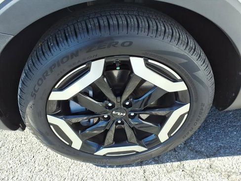 Used 2025 Kia Telluride EX image 14