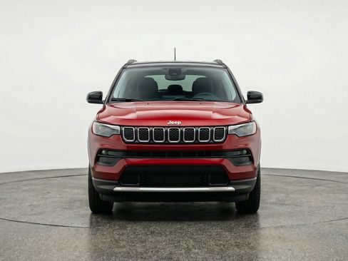 Used 2025 Jeep Compass Limited image 2