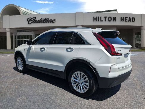 Used 2024 Cadillac XT4 Luxury w/ Cold Weather Package FWD image 4