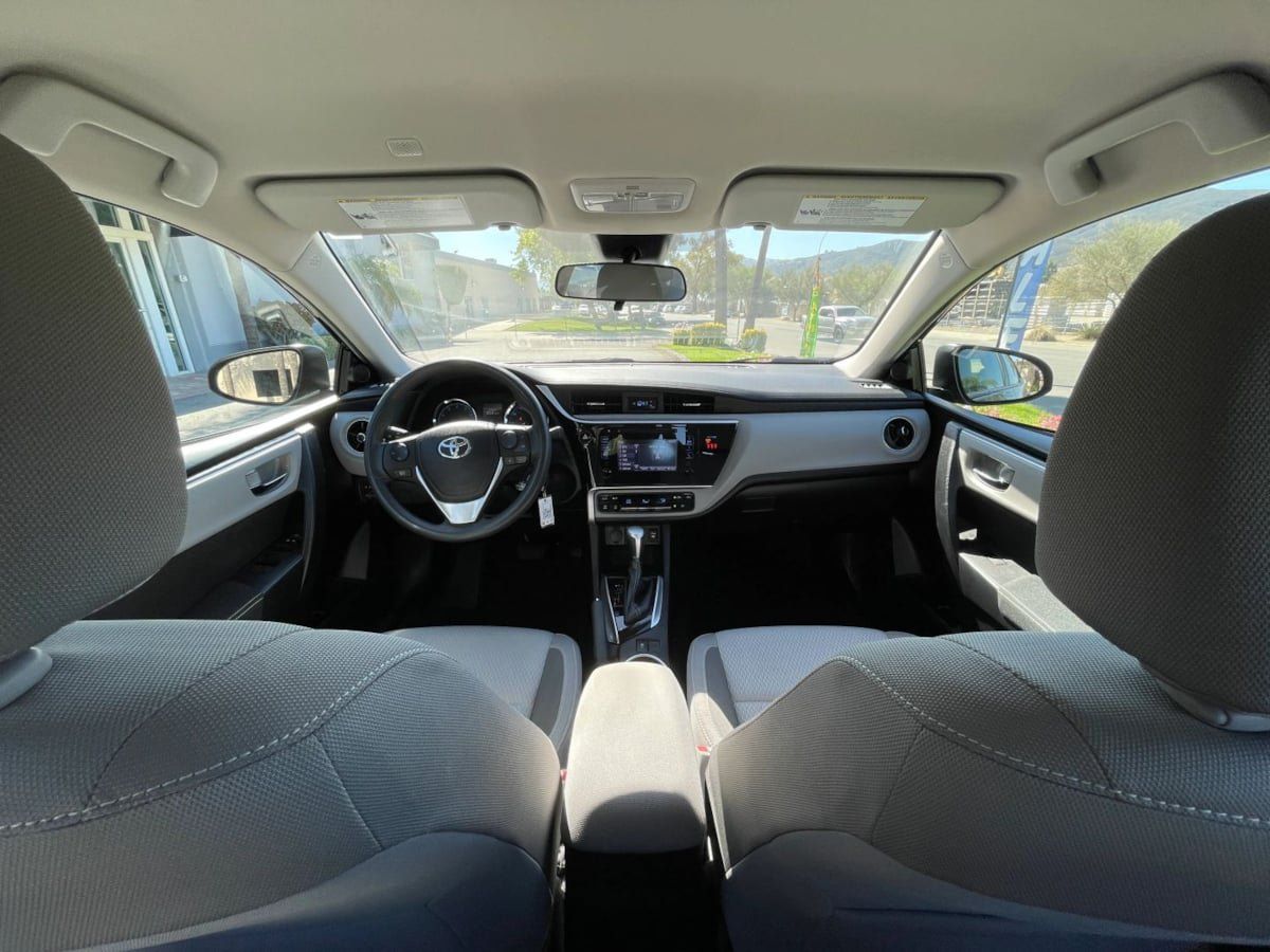 Used 2019 Toyota Corolla LE w/ Carpet Mat Package (TMS) FWD image 11