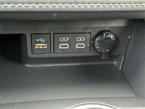 Used 2023 Toyota Highlander L image 24