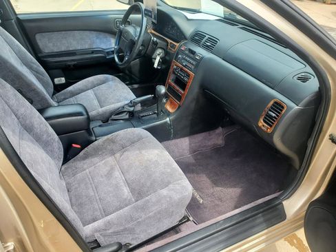Used 1998 Nissan Maxima GLE image 5