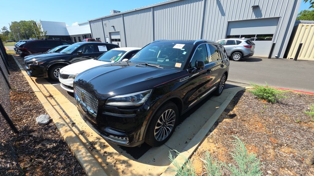 Used 2021 Lincoln Aviator Reserve w/ Elements Package Plus AWD/4WD image 2