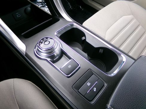 Used 2018 Ford Fusion SE image 24