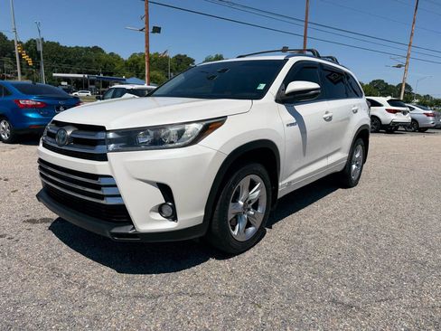 Used 2017 Toyota Highlander Limited AWD/4WD image 12