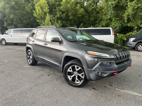 Used 2014 Jeep Cherokee Trailhawk w/ Comfort/Convenience Group AWD/4WD image 2