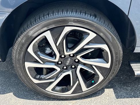 New 2027 Lincoln Navigator L Reserve RWD image 17