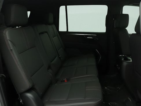 Used 2026 Chevrolet Suburban RST RWD image 31