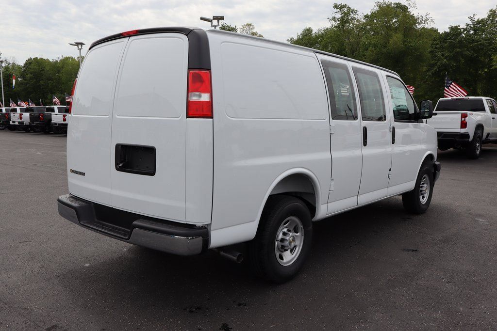 New 2025 Chevrolet Express 3500 w/ Chrome Appearance Package RWD image 22