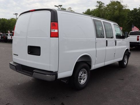 New 2025 Chevrolet Express 3500 w/ Chrome Appearance Package RWD image 22
