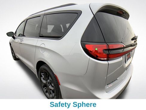 New 2026 Chrysler Pacifica Limited w/ S Appearance Package AWD/4WD image 4