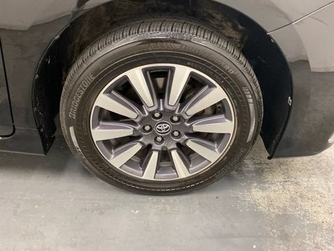 Used 2020 Toyota Sienna XLE w/ XLE Navigation Package AWD/4WD image 30