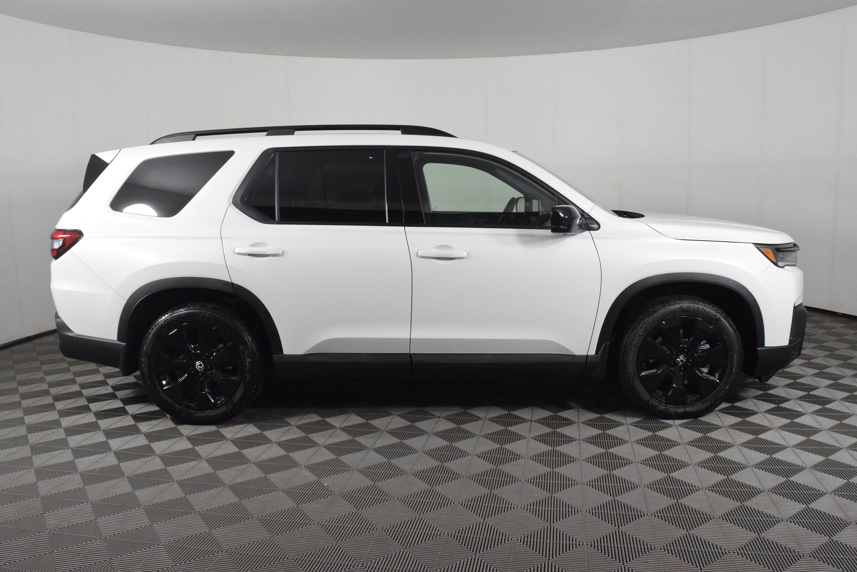 New 2026 Honda Pilot Black Edition image 5