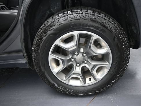 Used 2019 Jeep Cherokee Trailhawk AWD/4WD image 44