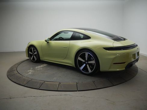 Certified 2025 Porsche 911 Carrera image 3