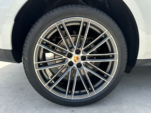 Certified 2025 Porsche Macan Turbo image 36