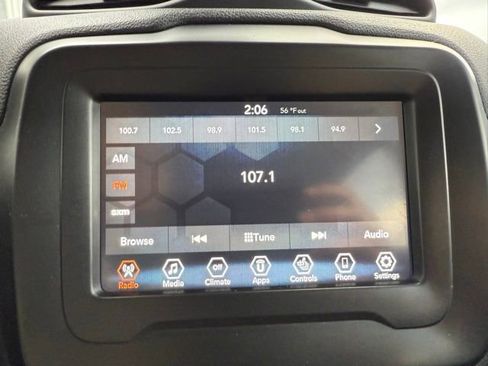 Used 2019 Jeep Renegade Latitude w/ Cold Weather Group image 29