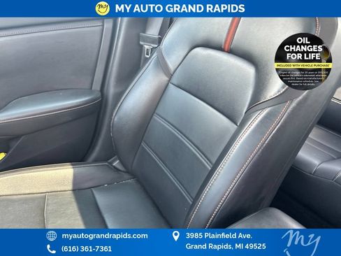 Used 2022 Nissan Sentra SR w/ SR Premium Package FWD image 3