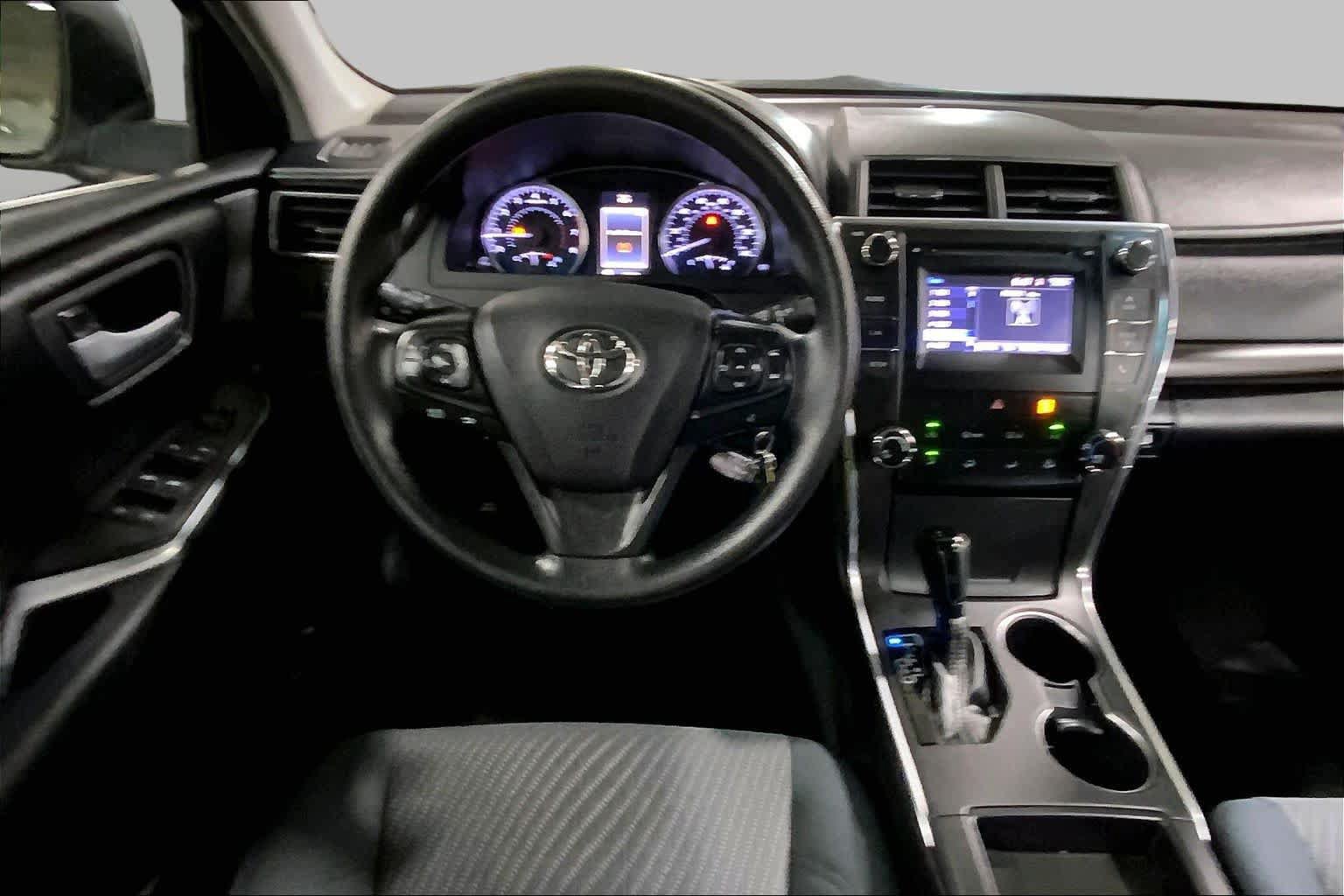 Used 2017 Toyota Camry LE FWD image 6