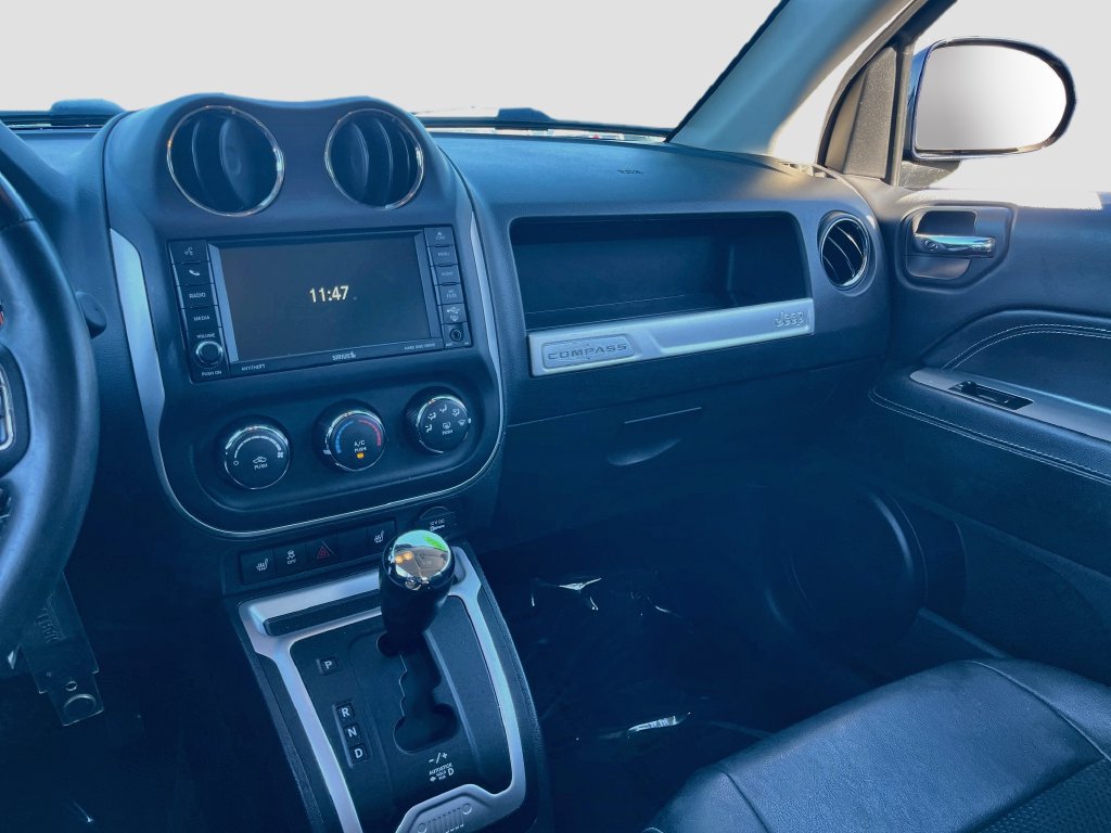 Used 2014 Jeep Compass Latitude FWD image 21