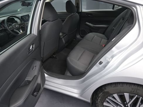 Used 2024 Nissan Altima 2.5 SV FWD image 16