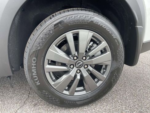 New 2026 Nissan Pathfinder SV image 7