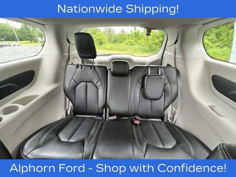 Used 2024 Chrysler Pacifica Touring-L FWD image 32