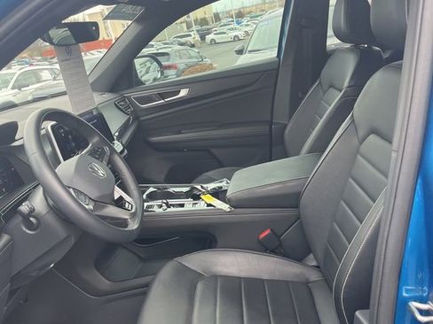 Used 2024 Volkswagen Atlas Cross Sport SEL R-Line image 9