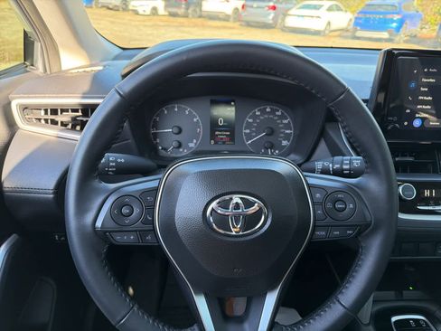 Used 2024 Toyota Corolla Cross LE image 22
