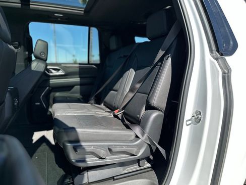 Used 2022 Chevrolet Suburban Z71 w/ Luxury Package image 4