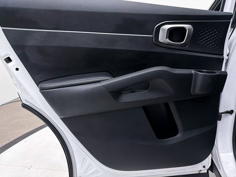 Used 2021 Kia Sorento LX image 25